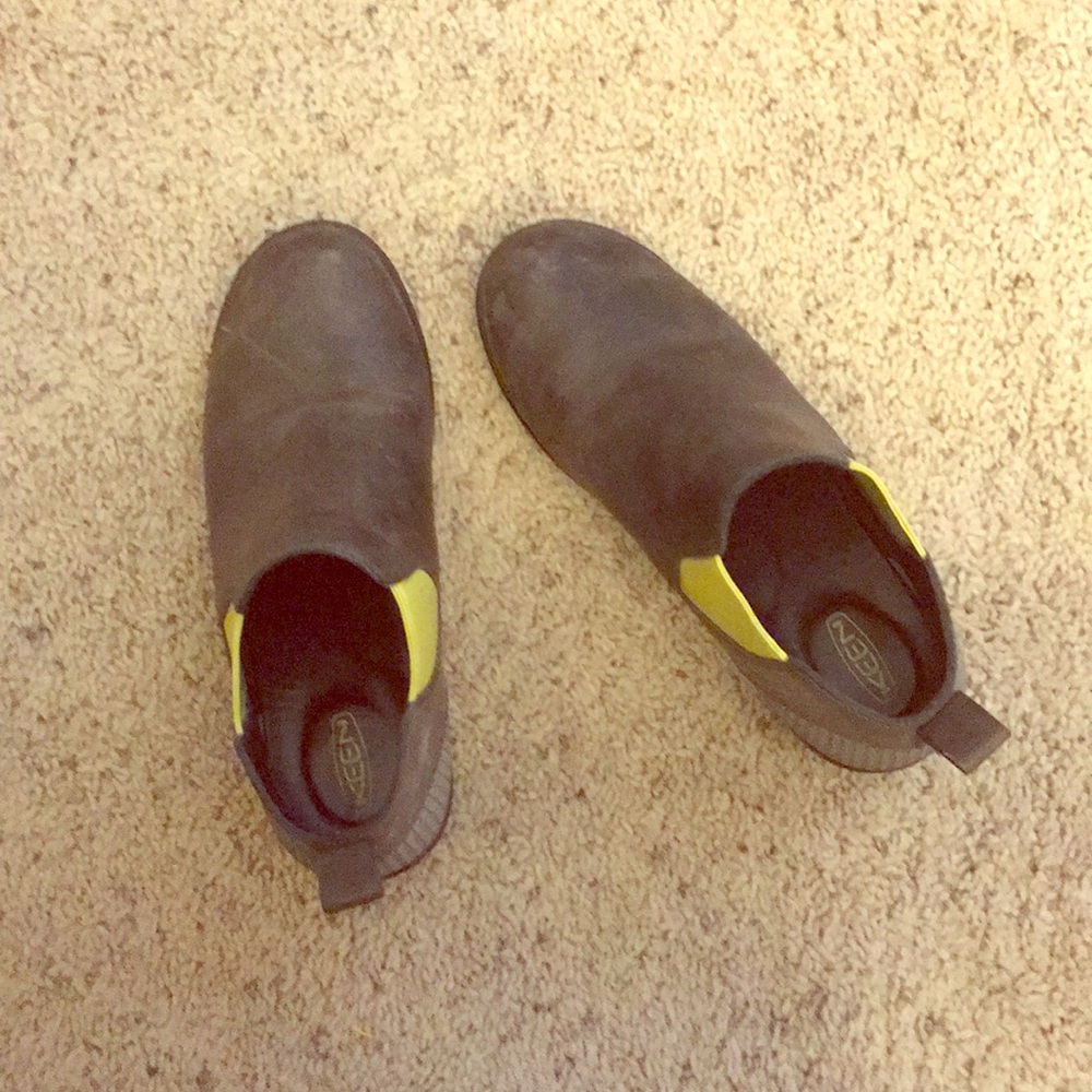 Gray and yellow KEEN booties